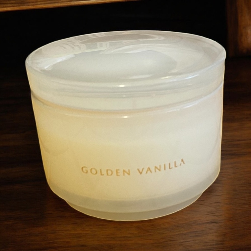 Golden Vanilla Candle 15.5 oz • Lasting Smiles Distribution • New